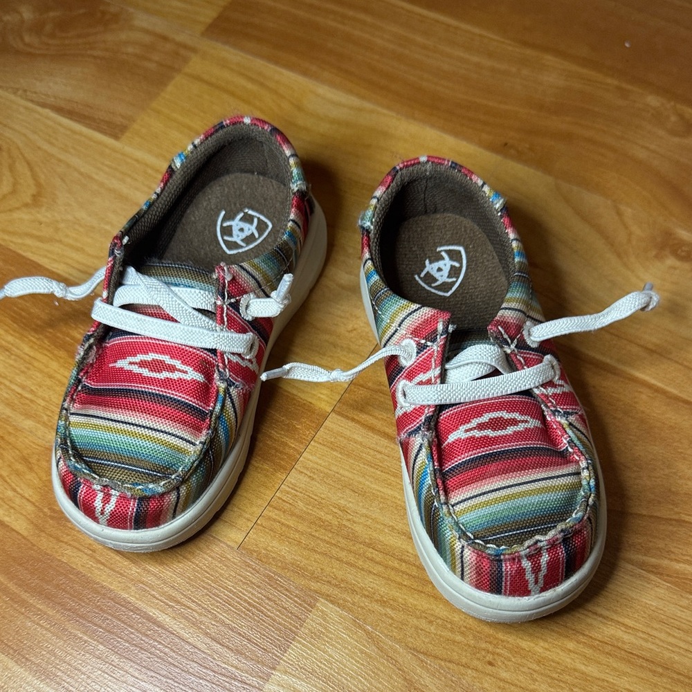 Ariat Kid’s Shoes toddler cruiser size 5 multicolored slip on boat. Style shoe